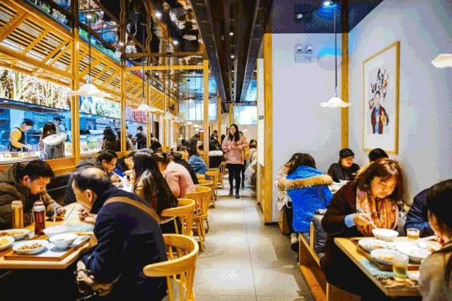 中式快餐赶超洋快餐，炅爸爸擂椒拌饭火了！(图4)